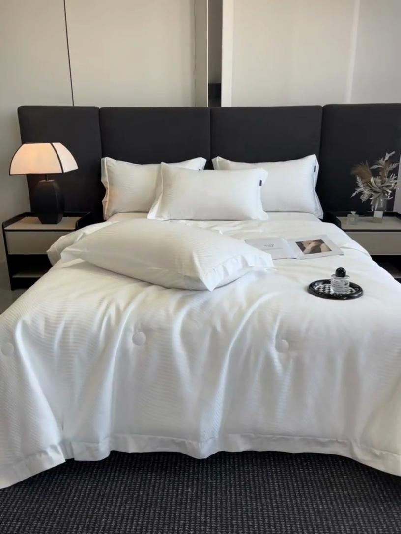 91家纺网 家纺一手货源 找家纺 子由家居 2025新款水洗真丝曲线银丝提花夏被四件套 银丝提花-本白