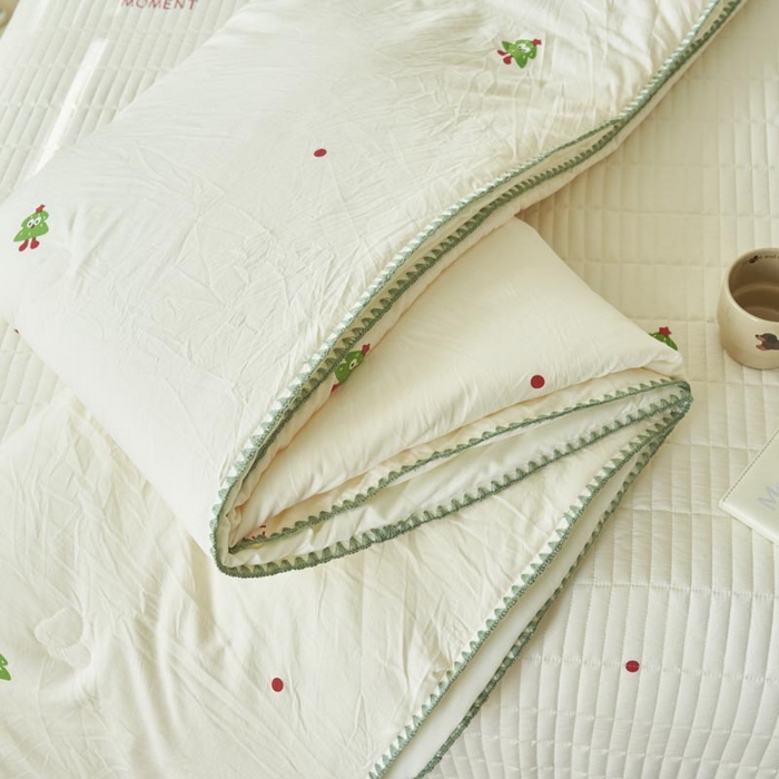 91家纺网 家纺一手货源 找家纺 子由家居 2025新款水洗邹邹纱小清新大豆纤维夏被被子被芯 夏被-圣诞树