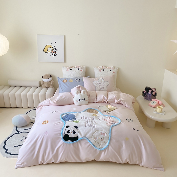 91家纺网 家纺一手货源 找家纺 （总）星野 2025新款40支斜纹全棉精致刺绣四件套-可爱小站(送抱枕)