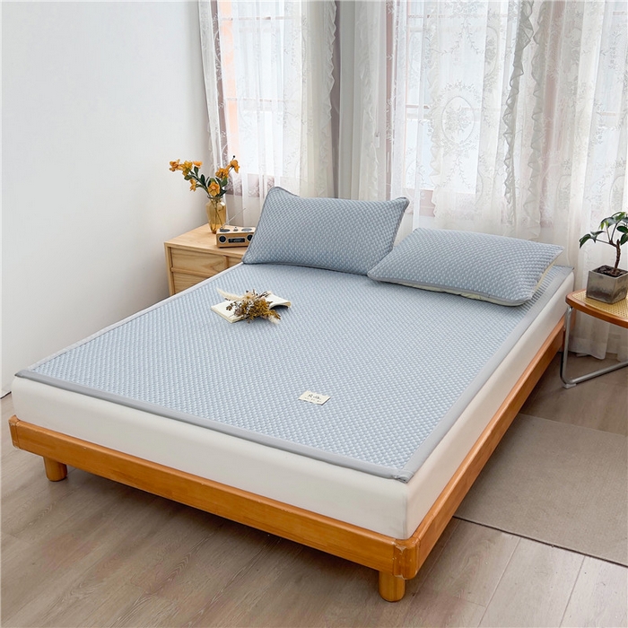 91家纺网 家纺一手货源 找家纺 喜居 2025新款无印风豆豆席宽边平席冰豆豆凉豆豆凉席 夏夜蓝