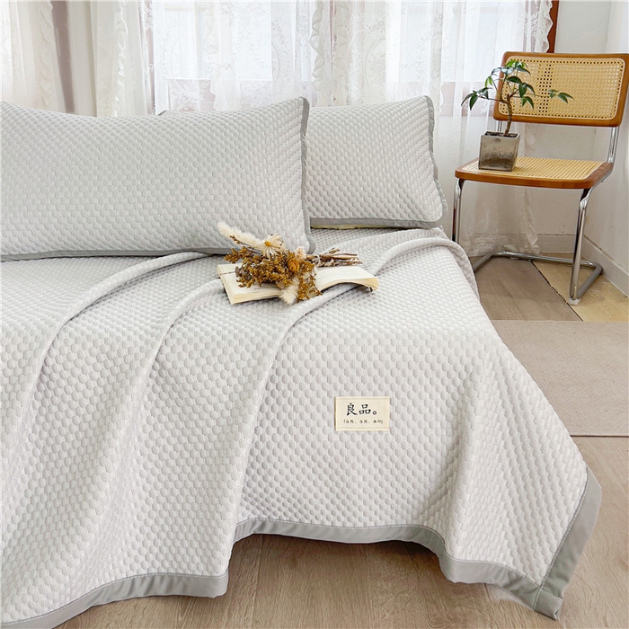 91家纺网 家纺一手货源 找家纺 喜居 2025新款无印风豆豆席宽边平席冰豆豆凉豆豆凉席 椰子灰