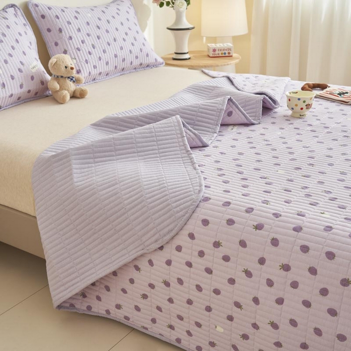 91家纺网 家纺一手货源 找家纺 子由家居 2025新款纯棉印花夹棉床盖 纯棉床盖-草莓季