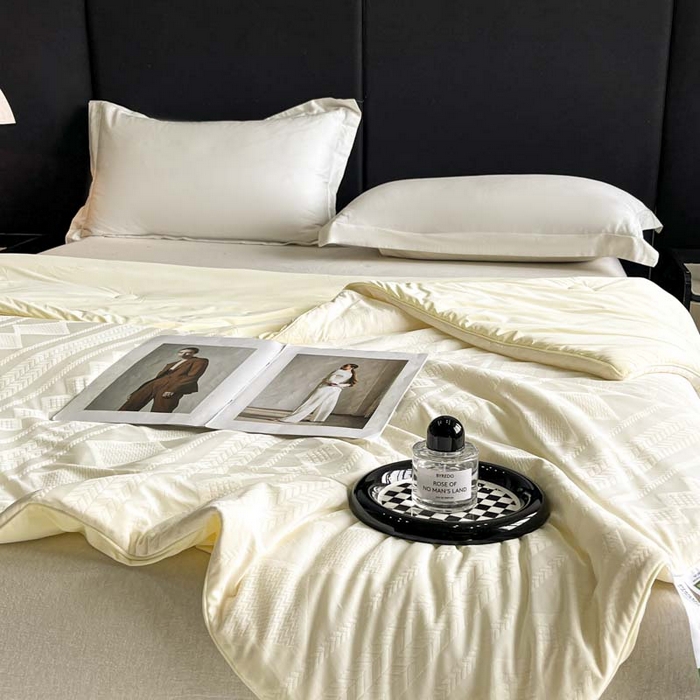 91家纺网 家纺一手货源 找家纺 子由家居 2025新款凉感丝浮雕提花大豆夏被被子被芯 菱形纹-米白