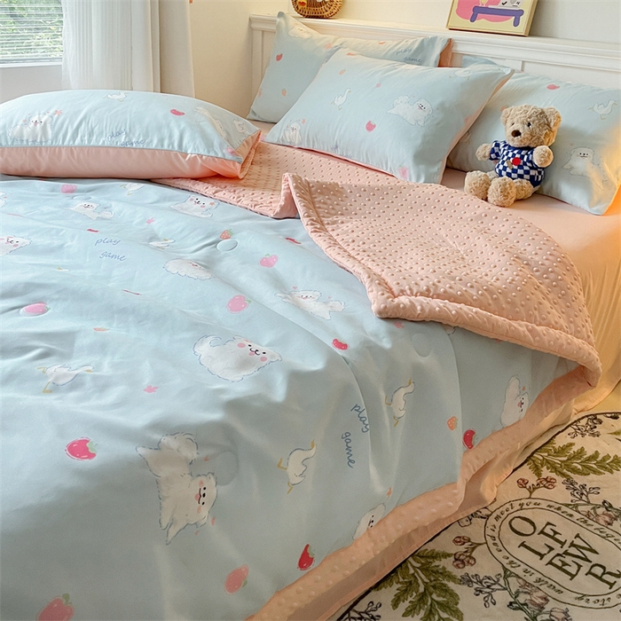 91家纺网 家纺一手货源 找家纺 盛秋家纺 2026新款A类水洗棉豆豆夏被系列 甜心猫+奶油粉