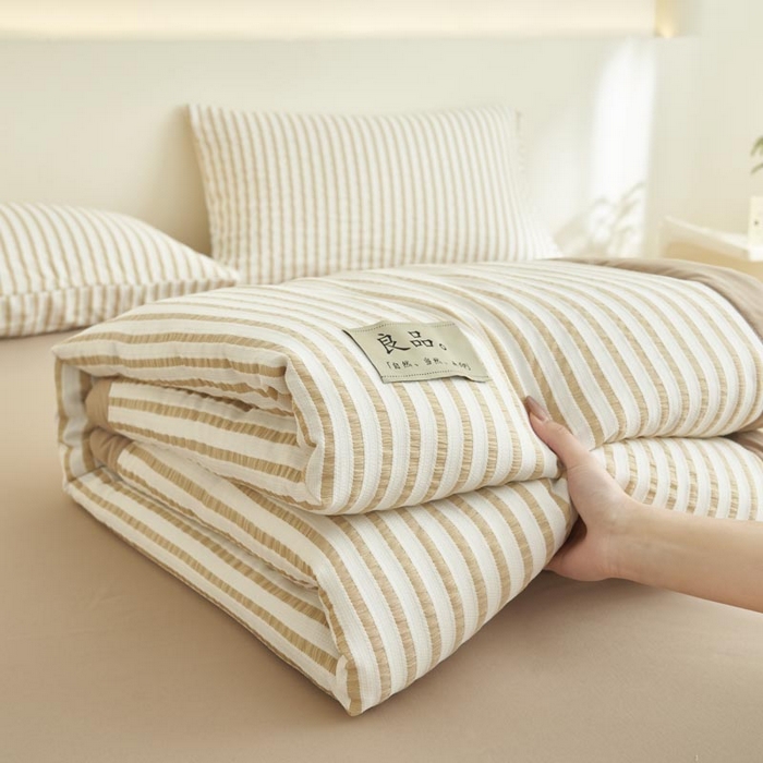 91家纺网 家纺一手货源 找家纺 子由家居 2025新款色织条纹提花大豆夏被四件套 色织条纹-浅驼