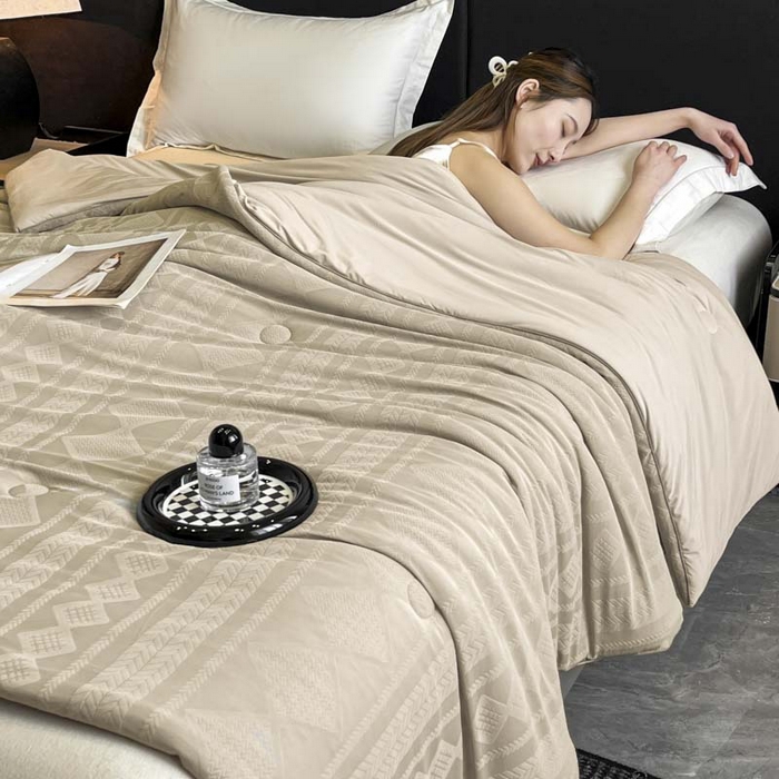 91家纺网 家纺一手货源 找家纺 子由家居 2025新款凉感丝浮雕提花大豆夏被被子被芯 菱形纹-香槟
