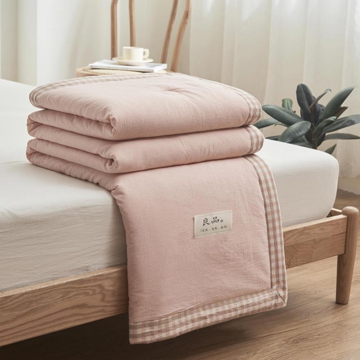 91家纺网 家纺一手货源 找家纺 子由家居 2025新款水洗棉棋盘格织标大豆纤维夏被被子被芯 棋盘格边夏被-浅粉