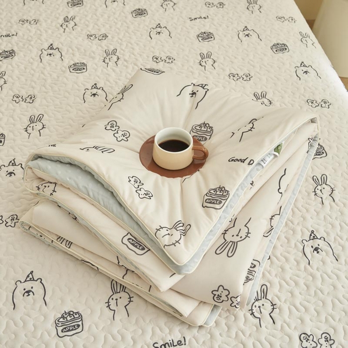 91家纺网 家纺一手货源 找家纺 子由家居 2025新款凉感丝豆豆夏被四件套 凉感豆豆被-小熊博士