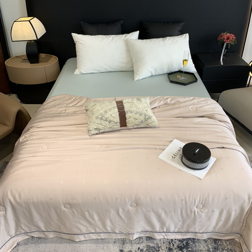 91家纺网 家纺一手货源 找家纺 奈萝家纺 2025新款60S天丝提花夏凉被空调被子被芯 肉桂色