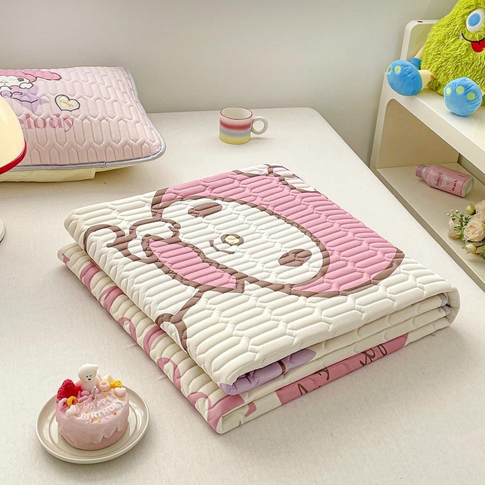 91家纺网 家纺一手货源 找家纺 米帛家纺2025新款大版三丽鸥乳胶凉席-绑带款 糖果美乐蒂