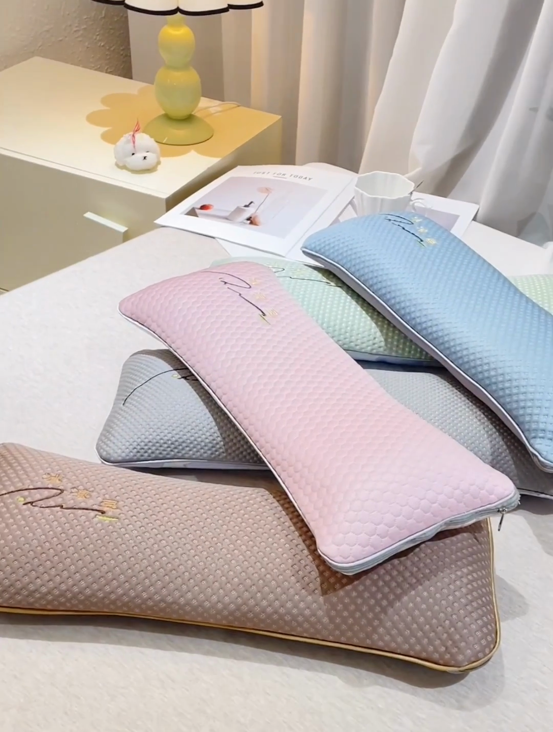 91家纺网 家纺一手货源 找家纺 芯洲 2025年新款荞麦枕颈椎枕凉感冰豆豆夏季时尚护颈枕 冰感豆颈椎枕-粉  20*50cm