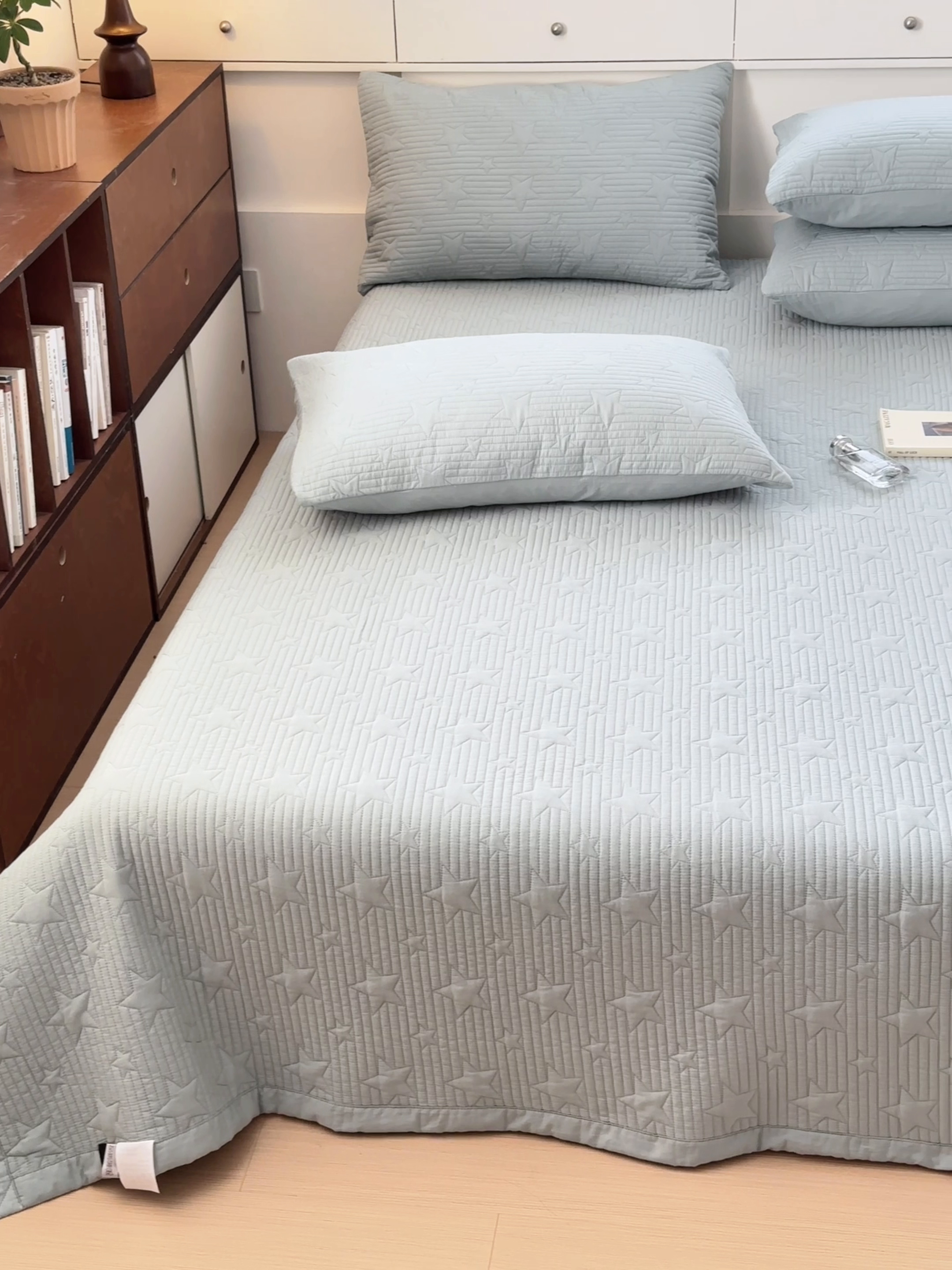 91家纺网 家纺一手货源 找家纺 （总）漫调2025新款双面全棉砂洗水洗星星绗缝多功能夏被床盖三件套