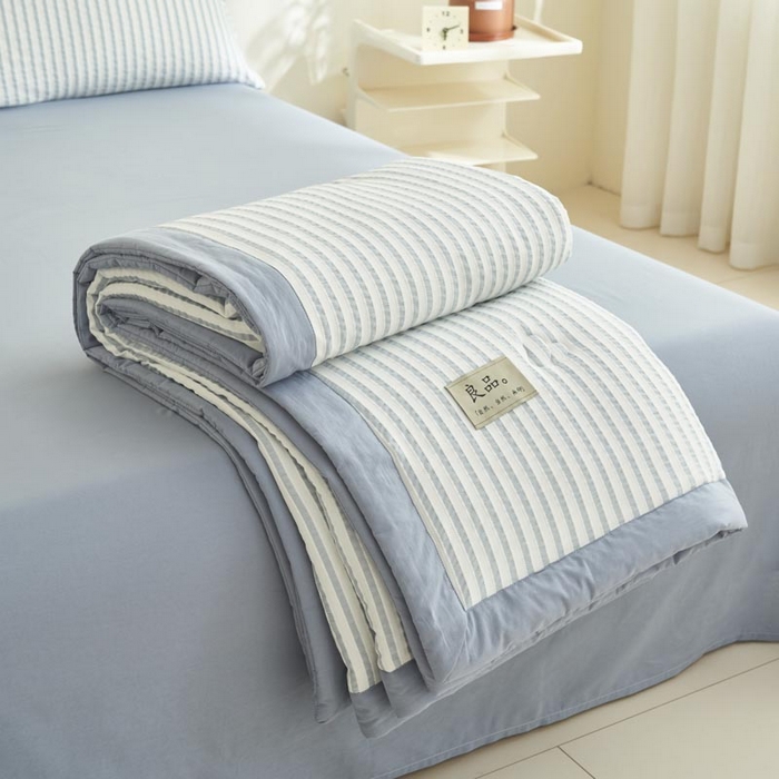 91家纺网 家纺一手货源 找家纺 子由家居 2025新款色织条纹提花大豆夏被四件套 色织条纹-浅蓝