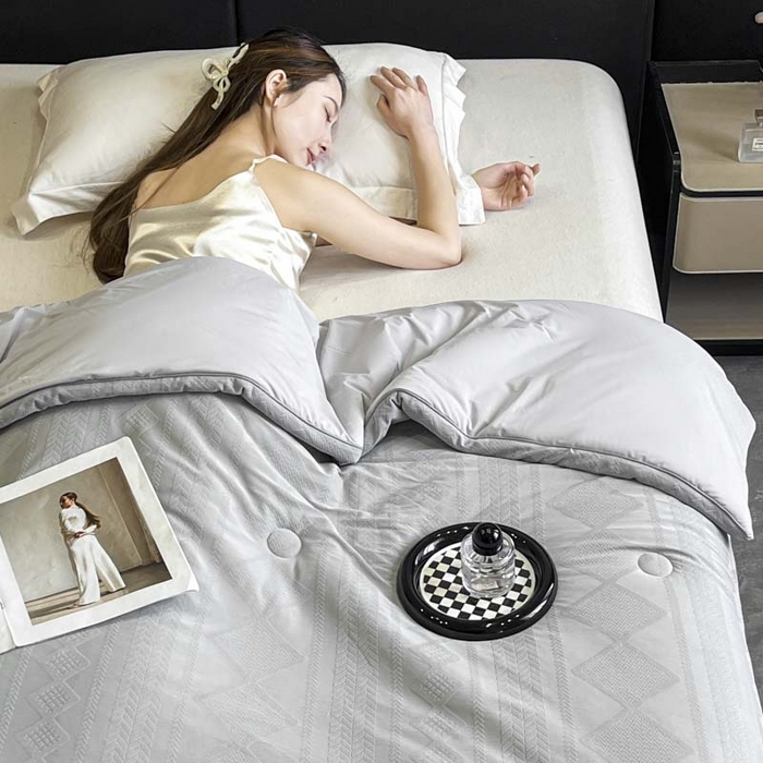 91家纺网 家纺一手货源 找家纺 子由家居 2025新款凉感丝浮雕提花大豆夏被被子被芯 菱形纹-浅灰