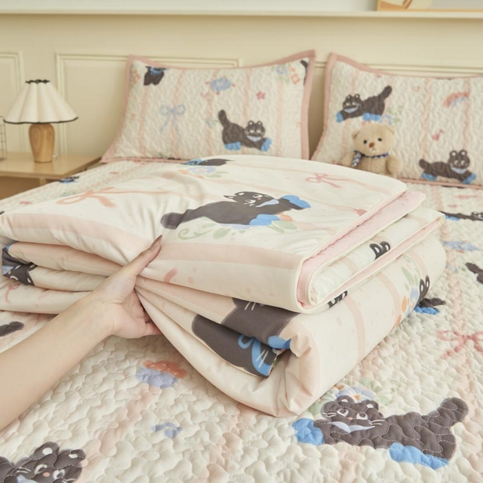 91家纺网 家纺一手货源 找家纺 子由家居 2025新款凉感丝豆豆夏被四件套 凉感豆豆被-喵星人