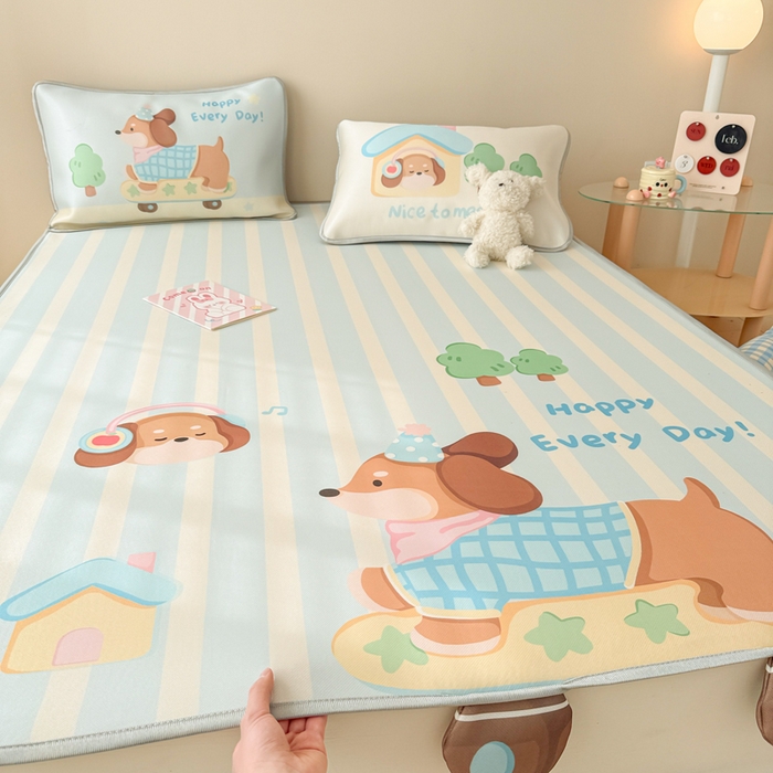 91家纺网 家纺一手货源 找家纺 慕尚家纺 2025新款凉感卡通工艺席 小腊肠