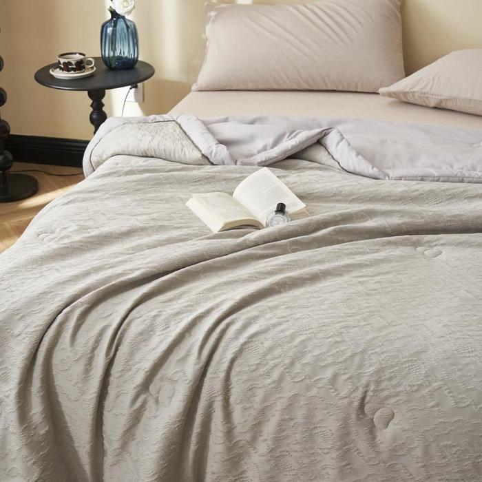 91家纺网 家纺一手货源 找家纺 子由家居 2025新款水洗浮雕大豆被被子被芯 法式浮雕-雅灰