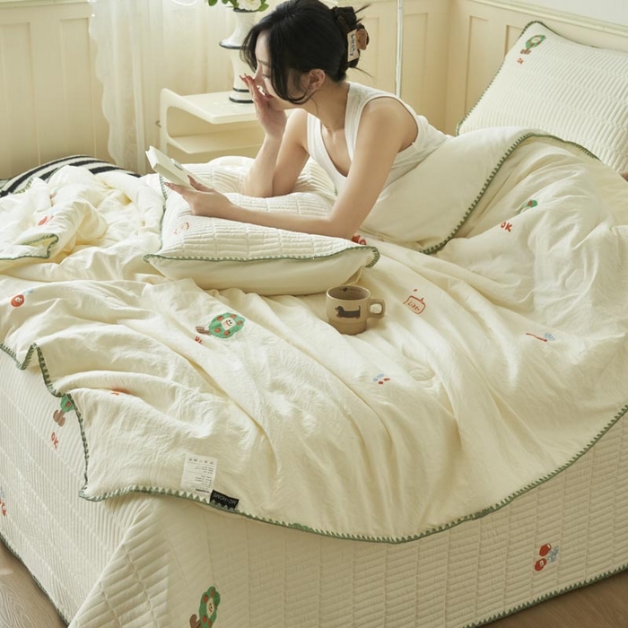 91家纺网 家纺一手货源 找家纺 子由家居 2025新款水洗邹邹纱小清新大豆纤维夏被被子被芯 夏被-樱桃