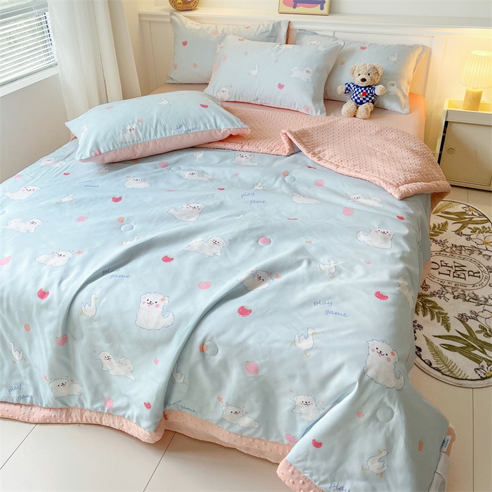 91家纺网 家纺一手货源 找家纺 盛秋家纺 2026新款A类水洗棉豆豆夏被系列 甜心猫+奶油粉