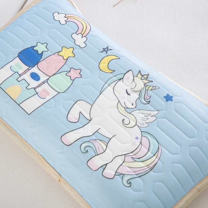 91家纺网 家纺一手货源 找家纺 （总）大黄蜂家居家纺 2025新款大黄蜂凉感丝卡通平面枕套