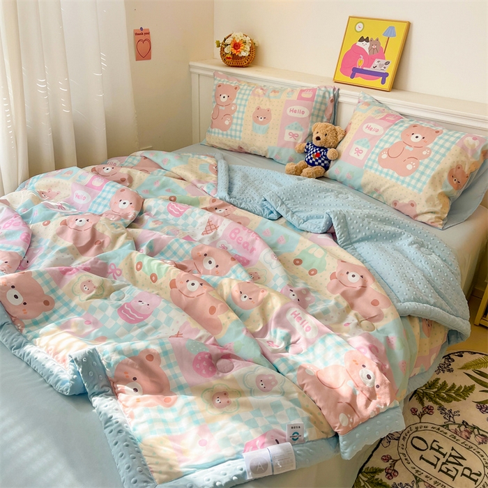 91家纺网 家纺一手货源 找家纺 盛秋家纺 2026新款A类水洗棉豆豆夏被系列 萌宠乐园+天空蓝