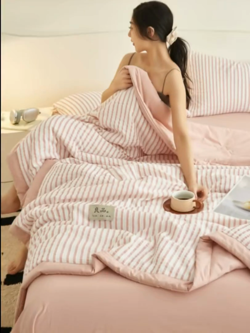 91家纺网 家纺一手货源 找家纺 子由家居 2025新款色织条纹提花大豆夏被四件套 色织条纹-豆沙