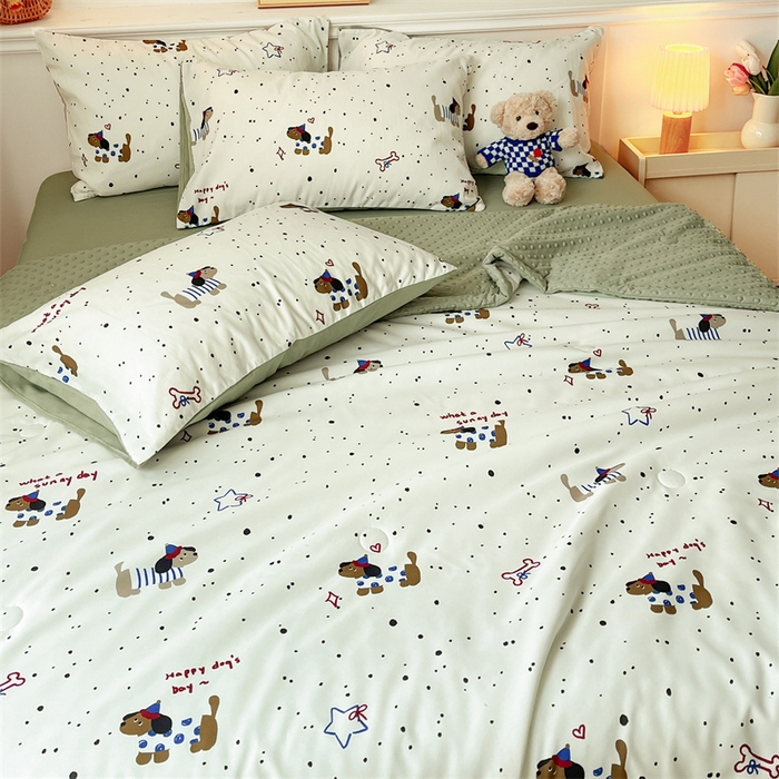 91家纺网 家纺一手货源 找家纺 盛秋家纺 2026新款A类水洗棉豆豆夏被系列 腊肠狗+明灰