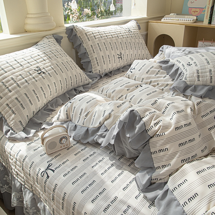 91家纺网 家纺一手货源 找家纺 珍爱家纺 2025新款A类针织棉双层纱夹棉床盖床裙花边单件三件四件套 min-灰