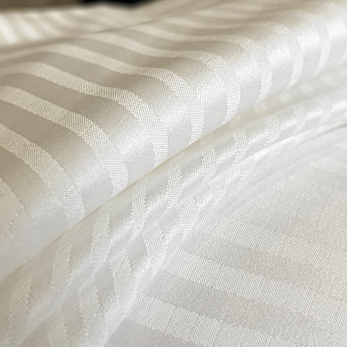 91家纺网 家纺一手货源 找家纺 子由家居 2025新款水洗真丝曲线银丝提花夏被四件套 银丝提花-本白