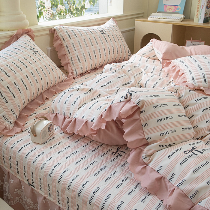 91家纺网 家纺一手货源 找家纺 珍爱家纺 2025新款A类针织棉双层纱夹棉床盖床裙花边单件三件四件套 min-粉