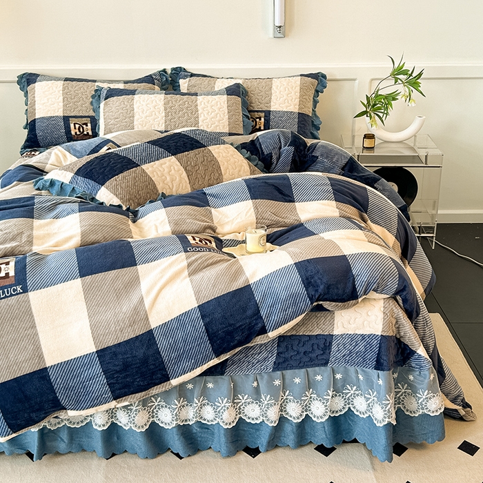 91家纺网 家纺一手货源 找家纺 珍爱家纺 2025新款冬季加厚夹棉保暖牛奶绒蕾丝花边床盖床裙单件三件套双人四件套 蓝大格