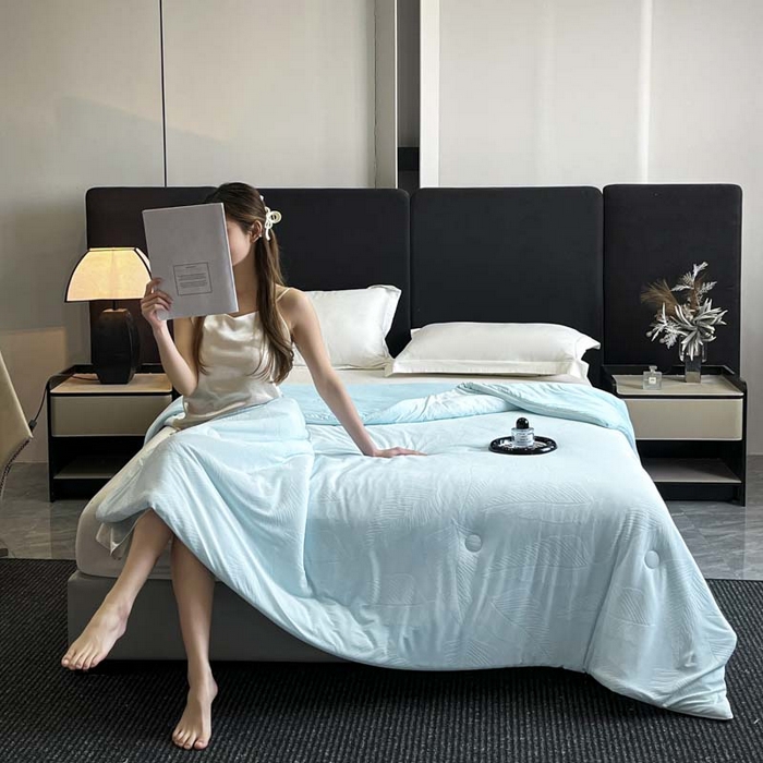 91家纺网 家纺一手货源 找家纺 子由家居 2025新款凉感丝浮雕提花大豆夏被被子被芯 枫叶-天蓝