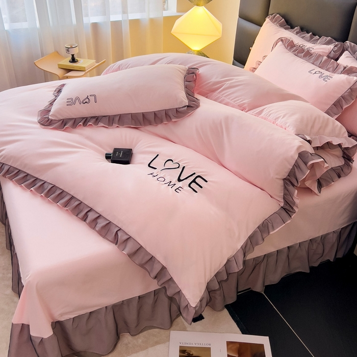 91家纺网 家纺一手货源 找家纺 找底底 2025新款亲肤舒适云朵棉刺绣四件套 浅粉