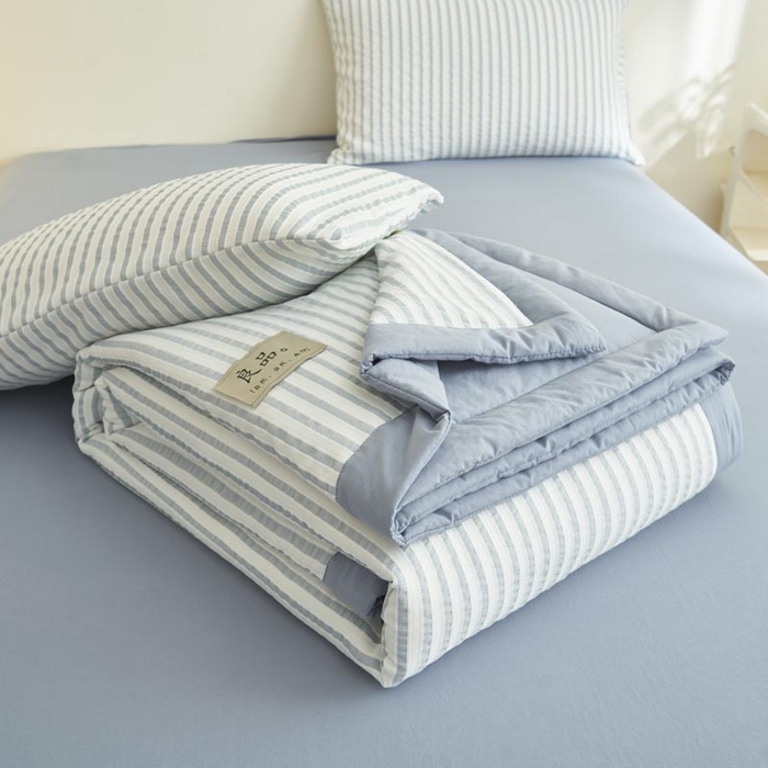 91家纺网 家纺一手货源 找家纺 子由家居 2025新款色织条纹提花大豆夏被四件套 色织条纹-浅蓝