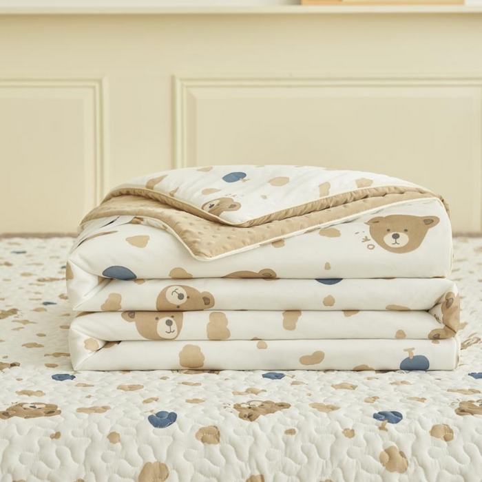 91家纺网 家纺一手货源 找家纺 子由家居 2025新款凉感丝豆豆夏被四件套 凉感豆豆被-可爱熊