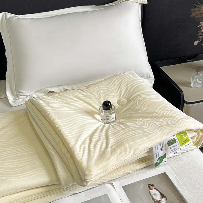 91家纺网 家纺一手货源 找家纺 子由家居 2025新款凉感丝浮雕提花大豆夏被被子被芯 曲线纹-米白