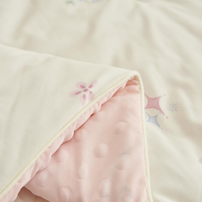 91家纺网 家纺一手货源 找家纺 子由家居 2025新款凉感丝豆豆夏被四件套 凉感豆豆被-爱情结