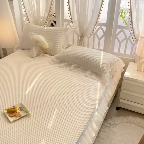 91家纺网 家纺一手货源 找家纺 眠势力 2025新款华夫格花边床笠豆豆凉席款夏季凉感床垫保护套 （提供买家秀） 奶昔米