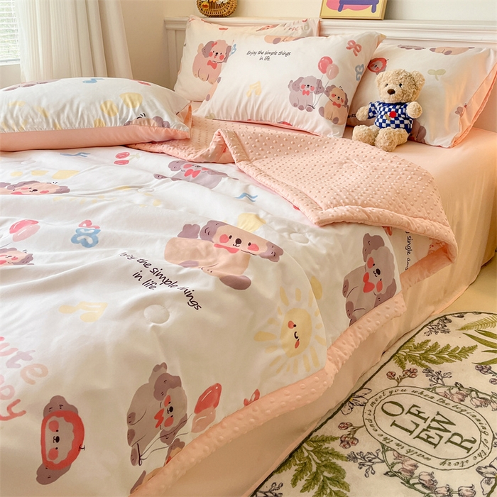 91家纺网 家纺一手货源 找家纺 盛秋家纺 2026新款A类水洗棉豆豆夏被系列 情侣猫+奶油粉