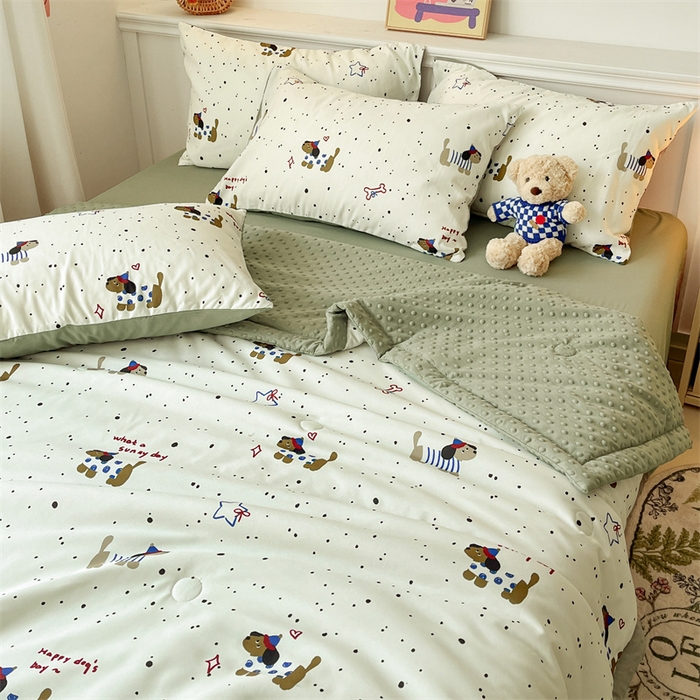 91家纺网 家纺一手货源 找家纺 盛秋家纺 2026新款A类水洗棉豆豆夏被系列 腊肠狗+明灰