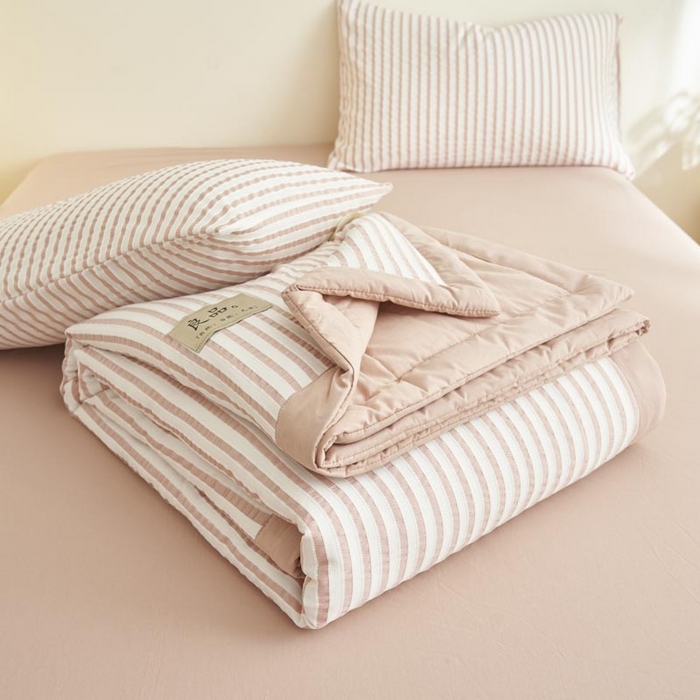 91家纺网 家纺一手货源 找家纺 子由家居 2025新款色织条纹提花大豆夏被四件套 色织条纹-豆沙