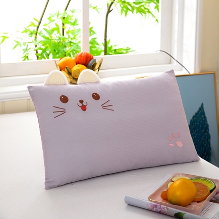 91家纺网 家纺一手货源 找家纺 （总）枕之坊 2025年新款水洗纯棉调皮猫水洗纯棉调皮猫羽丝枕  30*50 