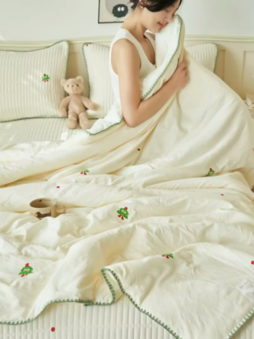 91家纺网 家纺一手货源 找家纺 子由家居 2025新款水洗邹邹纱小清新大豆纤维夏被被子被芯 夏被-圣诞树