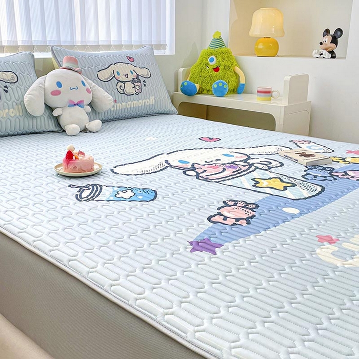 91家纺网 家纺一手货源 找家纺 米帛家纺2025新款大版三丽鸥乳胶凉席-绑带款 糖果玉桂狗