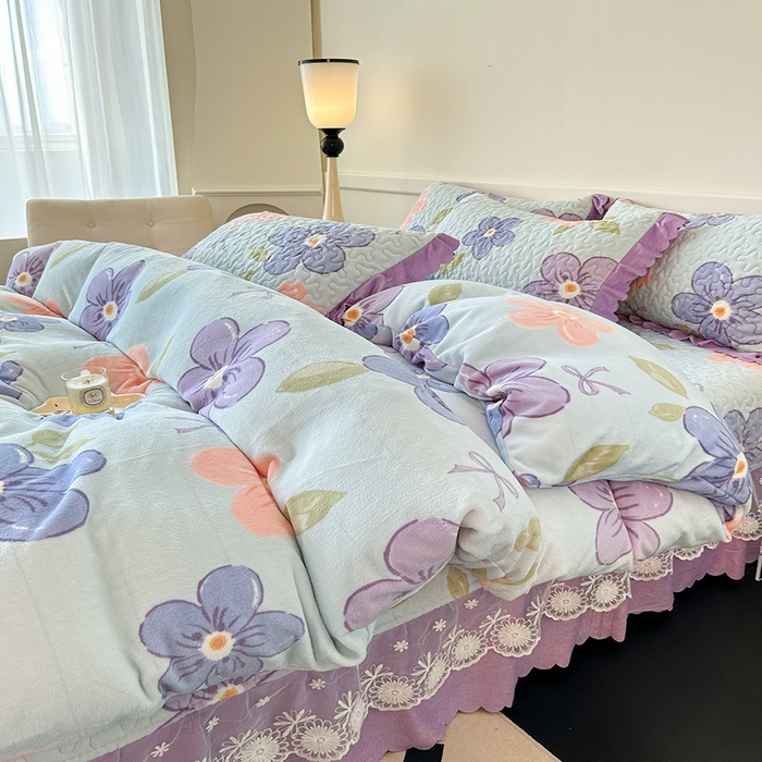 91家纺网 家纺一手货源 找家纺 珍爱家纺 2025新款冬季加厚夹棉保暖牛奶绒蕾丝花边床盖床裙单件三件套双人四件套 梦境花园