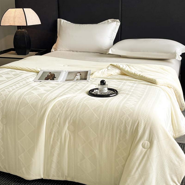 91家纺网 家纺一手货源 找家纺 子由家居 2025新款凉感丝浮雕提花大豆夏被被子被芯 菱形纹-米白