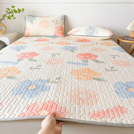 91家纺网 家纺一手货源 找家纺 悦织湾家纺 2025新款床单款乳胶席三件套印花纯色冰丝凉感夏凉席 绚丽花开桔