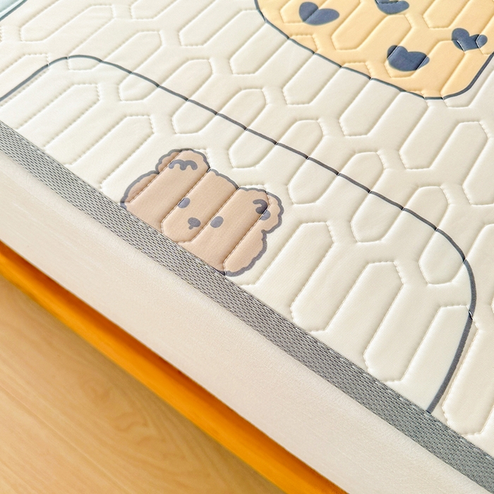 91家纺网 家纺一手货源 找家纺 悦织湾家纺 2025新款床单款乳胶席三件套印花纯色冰丝凉感夏凉席 饼干熊