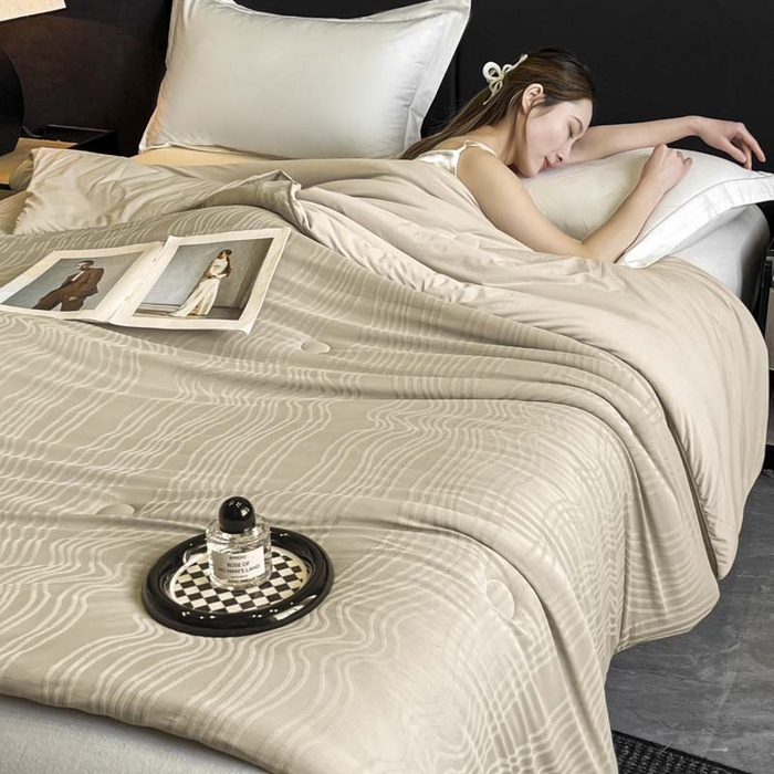 91家纺网 家纺一手货源 找家纺 子由家居 2025新款凉感丝浮雕提花大豆夏被被子被芯 曲线纹-香槟