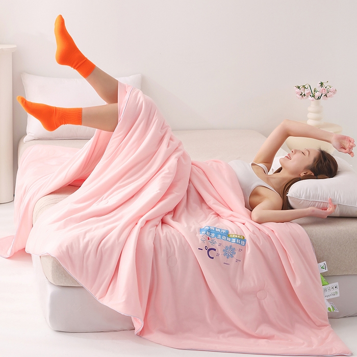 91家纺网 家纺一手货源 找家纺 优布加2025新款亲肤舒适凉感丝夏被夏凉被空调被 冰凉粉色